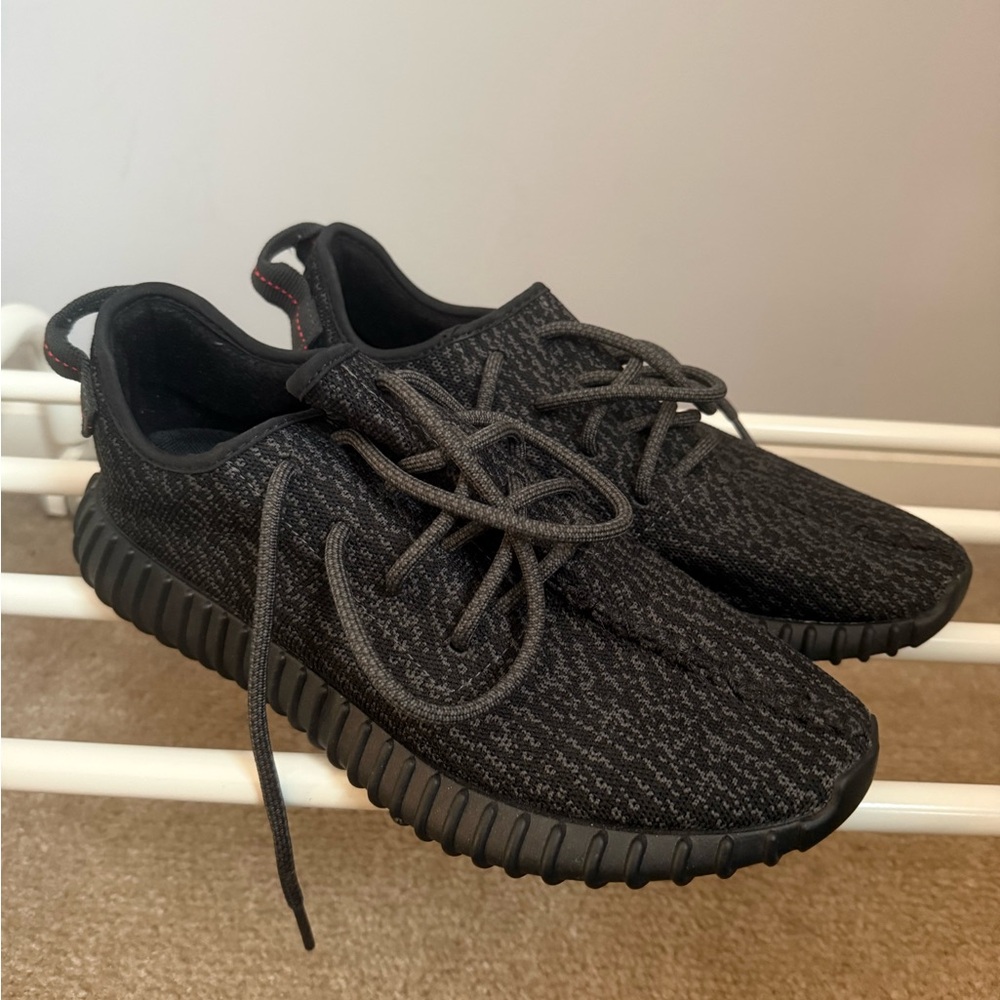 Never Worn - Men's 2023 Adidas Yeezy Boost 350 in Pirate Black Size 8.5